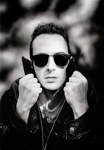 37K views · 1.8K reactions | Joe Strummer photographed in St. Anne’s Churchyard off Wardour Street, Soho in September 1989. Photo by Phil Nicholls. | Joe Strummer | Facebook