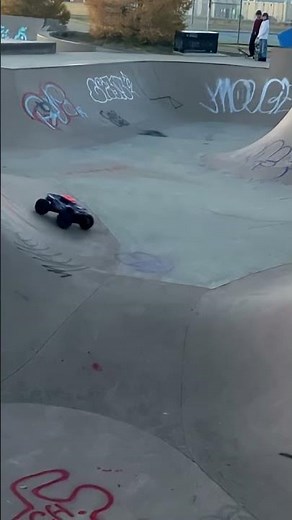 Exploring the dynamics & laws of motion in skateboarding🛹and a remote controlled truck 🛻 #science