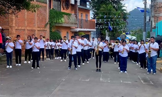 1.4K views · 24 reactions |  La Banda del Centro Escolar de Tepecoyo ya se encuentra afinando detalles para conmemorar los 204 años de independencia . El año pasado tuvimos la oportunidad de donarles un juego de bombos tonales, y hoy nos llena de orgullo ver cómo siguen creciendo musicalmente . ¡Mucho éxito en sus presentaciones, jóvenes! 論 | Bandas Musicales de El Salvador 2.0 | Facebook