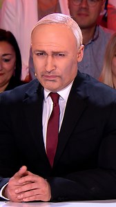 Vladimir Poutine (Damien Gillard) a affirmé qu'il était un humoriste mais son sens de l'humour est assez redoutable... comme l'est aussi sa plus grande fan, Marine Le Pen (Isabelle Hauben) ! | Le Grand Cactus - RTBF