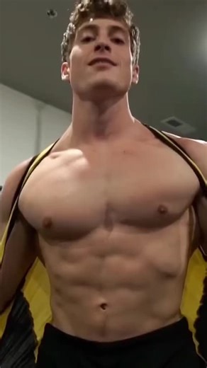 #shirtrip #shirt #rip #muscle #flex #biceps #body #bodybuilding #bodybuilder #fyp #fy