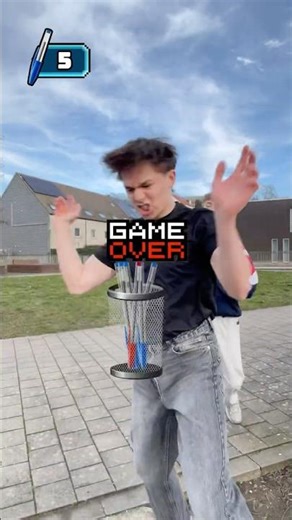 NO BATIDÃO dance while catching blue pens 😂🕺 #shorts #dance #funny #brothers