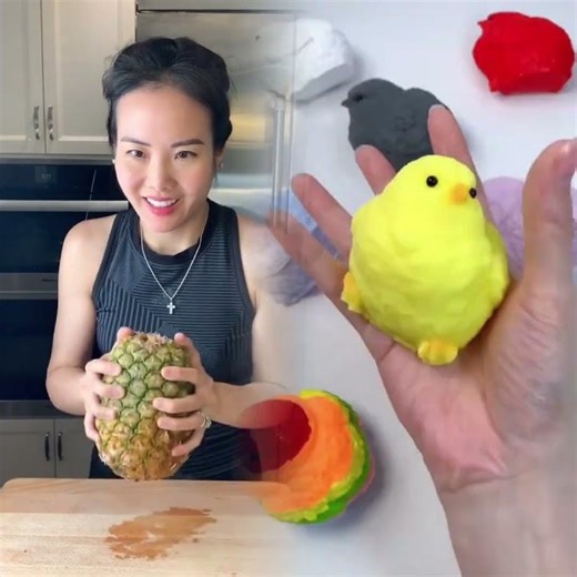 How to open a pineapple without a 🔪 #MomsofTikTok #LearnOnTikTok #CookingWithKids #pineapple