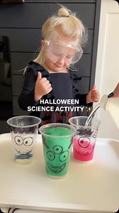 MONSTER SCIENCE ACTIVITY ✨ save to try this simple & fun Halloween activity with your kids! 💚 1/2 tbsp baking soda 💜 1/2 tbsp egg whites 🧡 add in drops of food coloring ✨ pour 1/4 cup vinegar and watch the cool reaction! #coolscience #scienceexperiments #halloween #halloweenactivities #kidactivities #scienceforkids #scienceismagic | Sarah Elizabeth