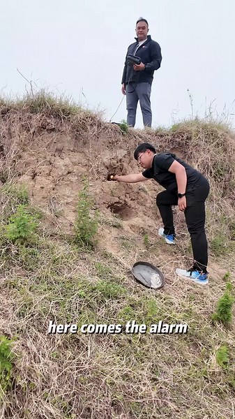 Explore with the Treasure Hunter TH-980 Metal Detector