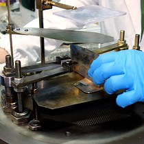 Video: In Vitro Multiparametric Cellular Analysis by Micro Organic Charge-modulated Field-effect Transistor Arrays