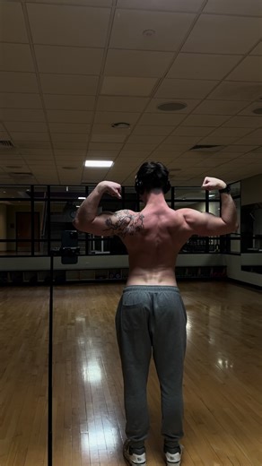 just realized the other day. that i spent 8 months training in a way that is not very beneficial at all so i pretty much wasted all of those 8 months training. while it didn’t set me back it may has stunted my growth for the time being 🤔🤔🤔 #gym #lifting #bodybuilding #aesthetics #jujutsukaisen