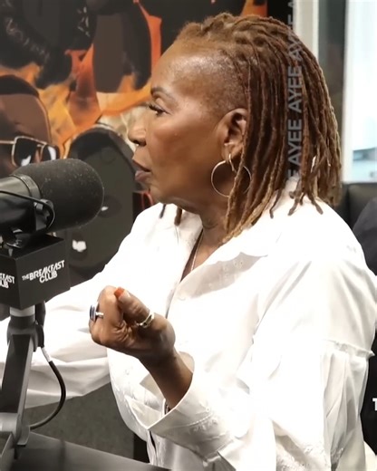 💥 Iyanla Vanzant discusses the benefits of polygamy and the difference between cheating and polygamy: "I'm old so I could do polygamy." | Angela Yee