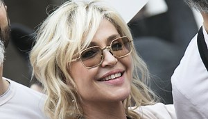 Paola Barale si taglia i capelli: svela il nuovo look su Instagram ed è un successo