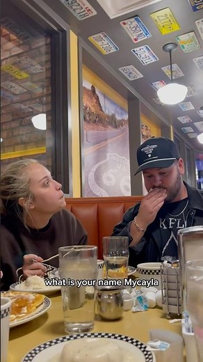 She had ​⁠‪@JellyRoll‬ as her favorite artist on her name tag! 🥹