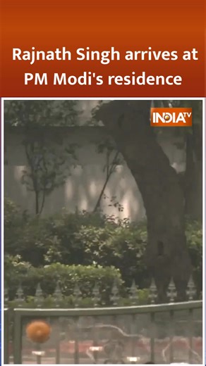 #WATCH | Delhi: Defence Minister Rajnath Singh arrives at 7 Lok Kalyan Marg, Prime Minister Narendra Modi's residence. #DefenceMinister #RajnathSingh #PrimeMinister #PahalgamAttack #indianarmy | IndiaTv English