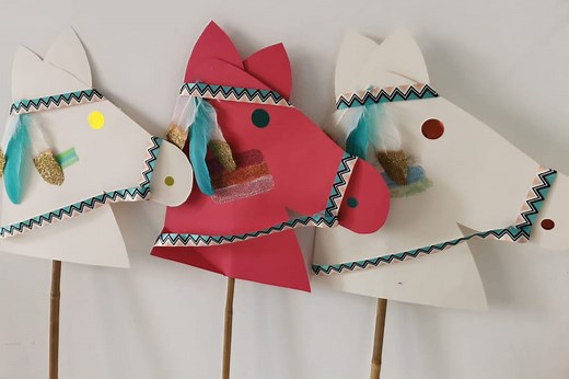 Avec un bâton de bois, créez un superbe cheval aux allures de western