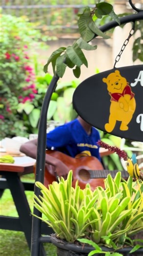 Some places don’t just make art… they grow it. Between quiet mornings, music, and life itself. A studio. A home. A story. 📍 Art Kadowaz, Kampala #ArtKadowaz #HomeDecorUganda #UgandanDesign #AfricanInspired