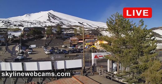【LIVE】 Webcam Etna - Piazzale Rifugio Sapienza | SkylineWebcams