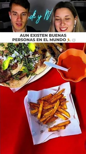 Te le quedas mirando fijamente en el restaurante pero te das cuenta de que te equivocaste de mes