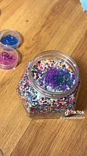 Going to need a new container soon ❤️ #fyp #diamondpainting #leftovers #art #roadto10k