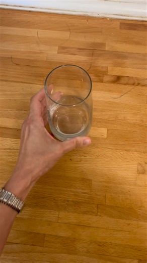 Every morning I make my greens fizz… and honestly, it’s become so much more than a drink. The products themselves are amazing — plant-based, formulated without artificial colours, flavours or sweeteners, and made by a certified B Corp (which matters to me because it means the company actually gives a shit about its impact). But the real change wasn’t just what was in the glass. It was the habit. That tiny moment first thing in the morning where I chose myself. Pouring that glass became my daily 