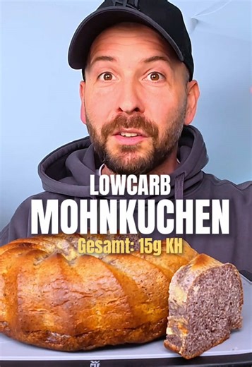Der saftigste Low Carb Mohnkuchen 🤩 🛒 ZUTATEN 4 Eier (Gr. M-L) 130g Erythrit (pures Erythrit Pulver) ODER 100g Erythrit Stevia Mischung 220g Griechisches Joghurt (10% Fett) 160g Mohn, gemahlen 60g Butter, zerlassen 1 TL Backpulver 2 TL Vanilleextrakt 1 Prise Salz 👨‍🍳 ZUBEREITUNG 1️⃣ Eier mit Erythrit und Salz richtig schaumig schlagen, mindestens 3 Minuten. Die Masse soll hell und luftig sein. 2️⃣ Butter zerlassen und kurz abkühlen lassen bis sie nur noch lauwarm ist. 3️⃣ Joghurt, Vanilleext
