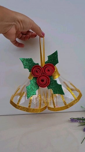 284K views · 9.2K reactions | Assista a este tutorial e aprenda a criar Lindos Sinos de Natal Reutilizando Garrafas Pet e E.V.A. Uma maneira Criativa e Sustentável para você Decorar sua Casa . #natal #natal2023 #sinos #sinosdenatal #garrafapet #crhistmas #decoração #sustentabilidade #reutilizar #reciclagemcriativa #diy #cantinhodali_ofc | Cantinho da Li | Facebook