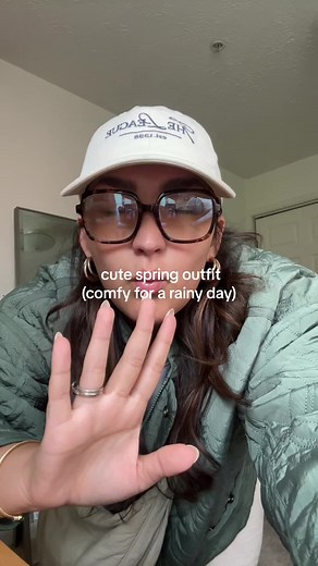 Rainy Spring Day Outfit: What to Wear on a Rainy Day