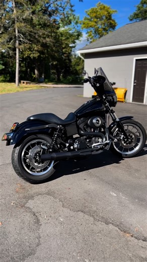 THE DYNA DUDE on Instagram: "2004 FXDX. $11500. 22k miles. One of the cleanest DX’s I have ever seen. Financing available. 88” SE 203 Cams Thunderheader exhaust Upgraded 6 speed transmission Ohlins rear suspension Memphis shades road warrior fairing Powdercoated lowers Chin Spoiler 8” Risers High bend bars Shipping available or pickup in NY."