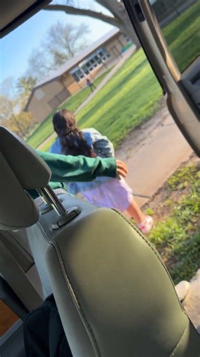 Field Trip Day/ School Bus 🚌 #fieldtrip #schooltrip #familychannel #schoolbus #prettygirl #school