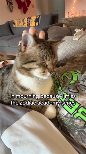 never thought I would have a book series make me feel like this- especially after TOG and CC #toryvega #dariusacrux #zodiacacademy #za #toryanddarius