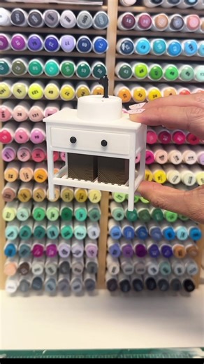 If you want your own, @BAMBULAB Official is currently running their 3rd anniversary campaign with some amazing discounts — all printers are on sale for up to 40% off! If you’ve been thinking about it, now is definitely the time. Check the link in my bio to learn more！ #miniatures #roombox #dollhouse #diy #diycrafts #3dprinting #bambulab #bambulabA1 #makerworld #bambustudio #bambuhandy