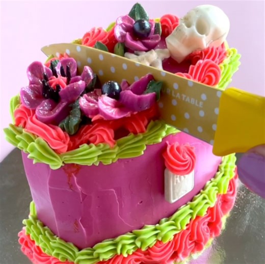 551K views · 6.4K reactions | Spooky Halloween Cakesicle ! ⚰️ | Simple | Facebook