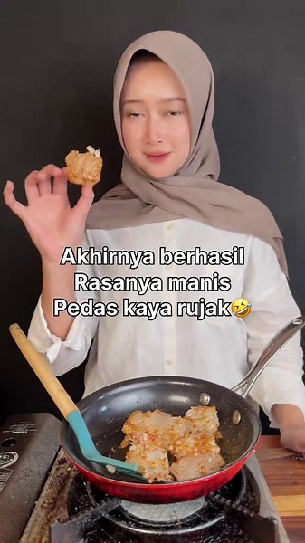 Es Batu Goreng Viral: Mukbang Pedas Menarik