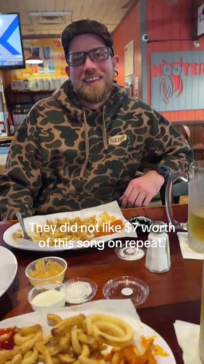 Casual Dining Experience at Hooters Restaurant