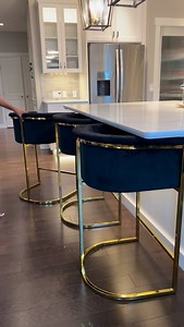 This mop vacuum has genuinely made floor cleaning feel easier and faster in the best way. ✨ Being able to vacuum and mop at the same time saves so much time, and it leaves the floors looking clean and refreshed without the extra steps. From everyday messes to quick touch-ups, it’s become one of those tools I reach for constantly. Simple, efficient, and such a game-changer for busy homes. 💛 | decor.snippets