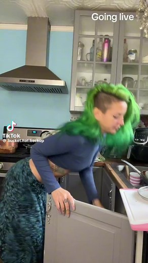 violet bombs (@violet.bombs8)’s videos with original sound - violet bombs