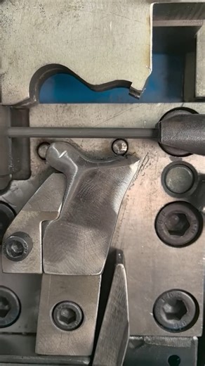 5.7K views | Let's check out how a brake shoe return spring (hook) is made! Cr: Douyin dxj131619 #chinawonders#technology#innovation#Chinawonders#amazingChina#creativity | China wonders | Facebook