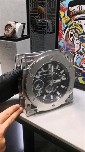 Insane $50'000.- @hublot Meca 10 clock with a total of 432 components. #hublot #swisswatchgang