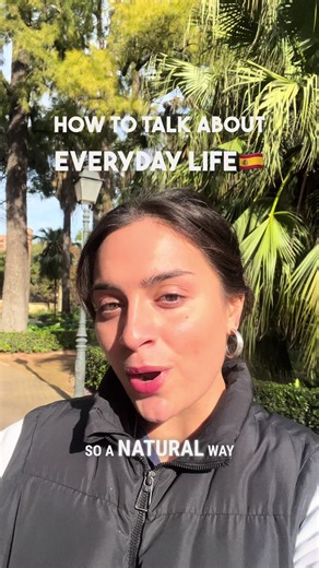 Spanish has a really natural way of talking about life in general 🇪🇸 Instead of talking about specific people, Spanish uses se verb (3rd person) to describe general facts, habits, and social or cultural norms: Se vive bien en España Se come bien Se sale mucho Se vive fuera It’s not about who does these things, it’s about what life is like overall. #spanishteacher #español #learnspanish #spainlife #vida