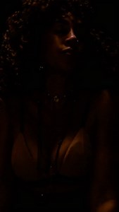 Have you ever been on top and thought, “This should feel better than this… right?” Only 5% to 15% of people with vulvas org*sm from thrusting alone (thank you, Dr. Laurie Mintz).�So if bouncing hasn’t worked for you, it’s because the technique most of us learned doesn’t actually match how our bodies experience pleasure. Most people with vulvas orgasm in this position not from bouncing, but from gliding. Slow, intentional pressure against the inner cl*toris (the G-Spot). When you ride for your pl