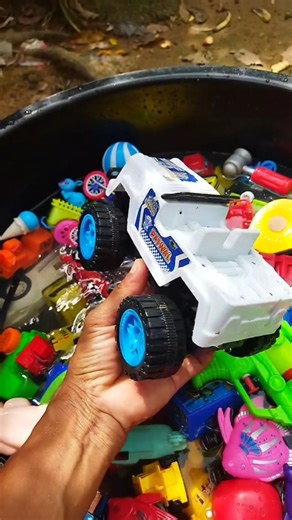 Mobil jeep offroad mainan