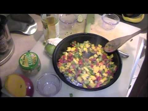 How to make mango salsa and grilled salmon