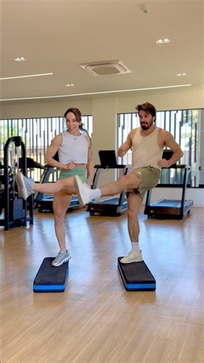 STEP class ❤️ who loves it? This sequence is fire! 💦 We sweated so much! Give it a try too !! ❤️