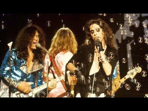 Alice Cooper - School's Out (TOTP recorded 28/6/72, first broadcast 13/7/72)