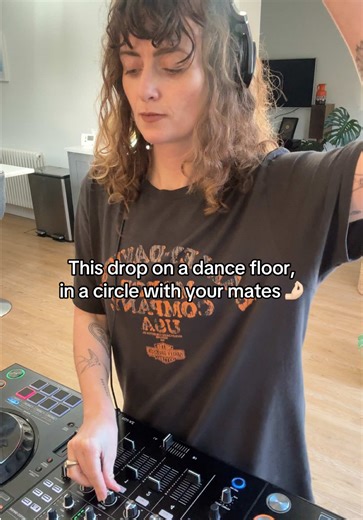 Female DJ London: Dance Moments with Friends