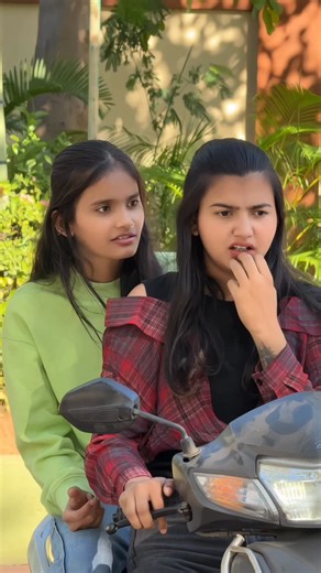 RaDhU on Instagram: "Wait for end 😅🤣…… @radha_roy720 . . . #instagram #virelvideo #reelkarofeelkaro #foryou #reelitfeelit #trendingreels #smile #funny #comedy"