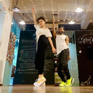 Sanya Malhotra on Instagram: "☺️🌸😍🥰🎉🎊✨💫🌼🌺 Choreography shaa shaa @shazebsheikh 🎶 Jind Mahi @diljitdosanjh 🌝 @tangerineartsstudio"