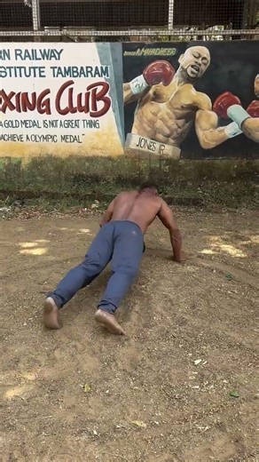 Circle push-ups activate multiple muscle groups at once #reels #motivation