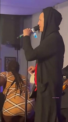 When you don’t want to leave the stage 😂 singing with El DeBarge