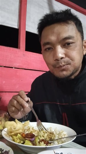 Dagingnya besar dan empuk Sate kambing dan Tongseng khas jogja, punya rekan TKML 2025 mas Iskandar 😊✌ Maklegender nyooossss rasane 👍 #tongseng #satekambing #jogja #makananjawa #khasjogja #kulinerpagaralam #pagaralam | Gobank E S Putra