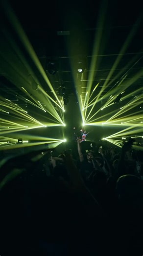 EDER on Instagram: "Même en HARD MUSIC être dj c’est surtout partager des moments plus légers, que ce soit avec le public ou ses amis sur scène. s/o @shinobi_tech 👀🫶 Des moments dont tu te souviendras des années plus tard. (Bon j’avoue à la fin c’est un peu moins léger 🙄) #hardtechno #techno #rave #eder #lyon"