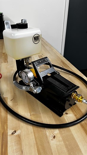 Sure hope this works. Custom hydraulic unit to clear out all the crusty Haas way lube grease on my mini mill. I copied a picture I saw in a service document from haas that their service techs use for this procedure. Would have rather had the HFO do this but they had no idea when they could get to me. So here we go.🤞🏻 99% of these components I sourced from Amazon and have about $275 ish into it. *These are not for sale by Nub Tools but built there😁 | Nub Tools