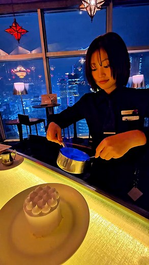 Flaming cake experience 😍 #reels #viral #food #flaming #cake | I am Foodie